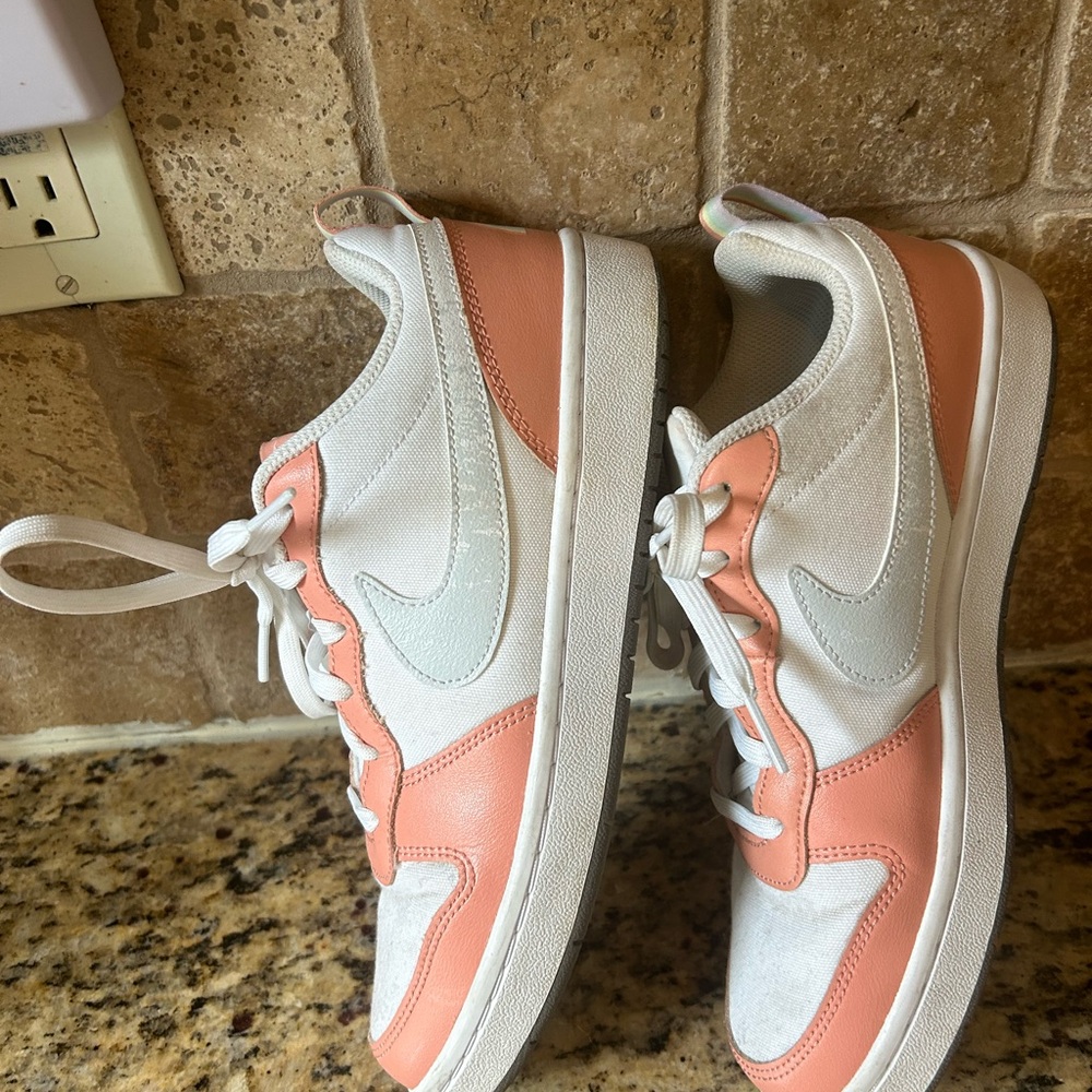 Nike All Day play size 7 worn like 6 times. Should be wiped down - Picture 5 of 5